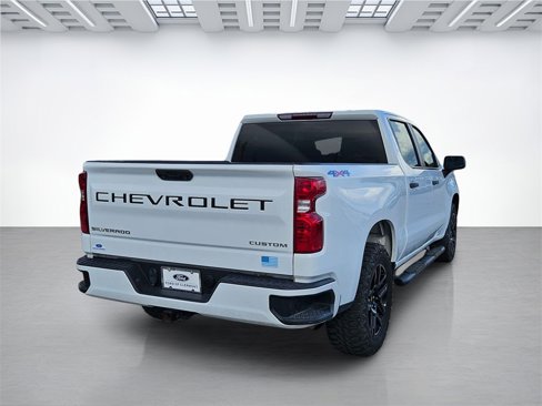 Used 2022 Chevrolet Silverado 1500 Custom image 5