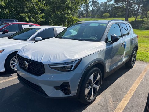 New 2026 Volvo XC40 B5 Plus w/ Protection Package Premier image 2