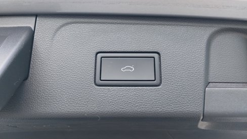Used 2025 Volkswagen Atlas SE image 11