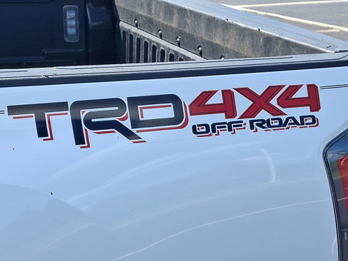 Used 2022 Toyota Tacoma TRD Off-Road image 31