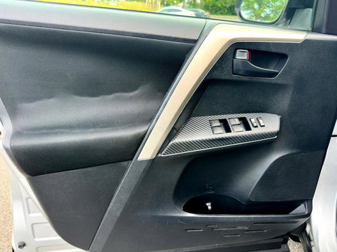 Used 2015 Toyota RAV4 LE image 18