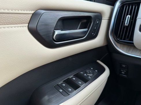 New 2025 Nissan Armada Platinum image 14