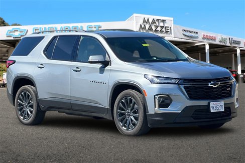 Used 2023 Chevrolet Traverse RS image 2