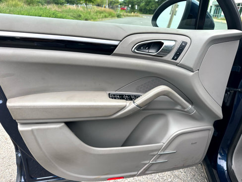 Used 2013 Porsche Cayenne image 13