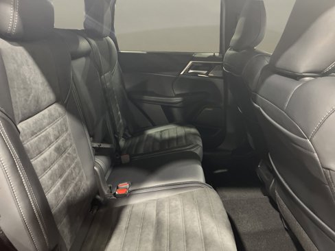 New 2025 Mitsubishi Outlander SE image 15