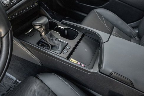 Used 2025 Lexus ES 300h w/ Luxury Package image 10