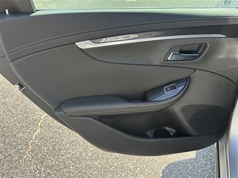Used 2019 Chevrolet Impala LT w/ LT Convenience Package image 17
