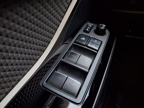 Used 2020 Toyota C-HR Limited image 10