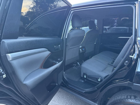 Used 2018 Toyota Highlander AWD V6 image 15