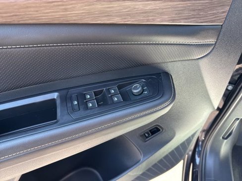 Certified 2025 Volkswagen Atlas SEL image 10