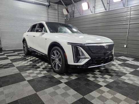Used 2024 Cadillac Lyriq Luxury w/ LPO, Floor Liner Package image 4