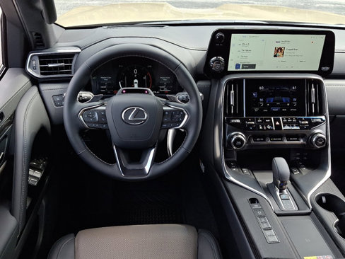 New 2025 Lexus LX 700h Overtrail image 9