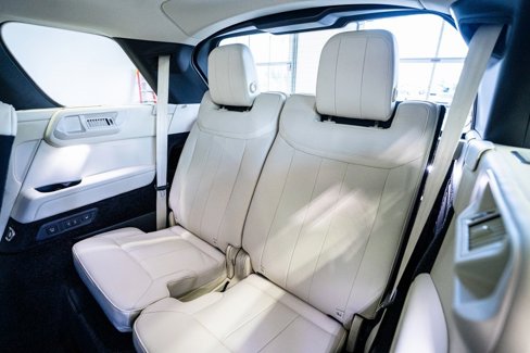 Used 2025 Land Rover Range Rover Long Wheelbase Autobiography image 56