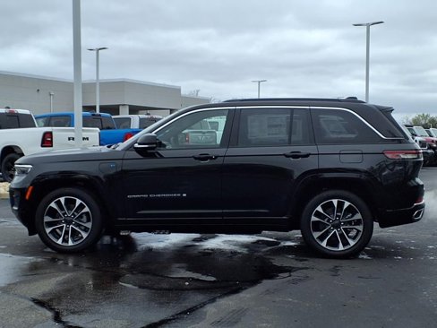 New 2025 Jeep Grand Cherokee Overland w/ Luxury Tech Group IV image 3