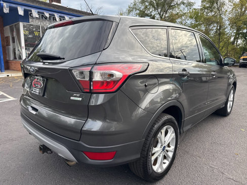 Used 2017 Ford Escape SE image 5