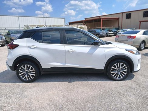 Used 2024 Nissan Kicks SV image 4