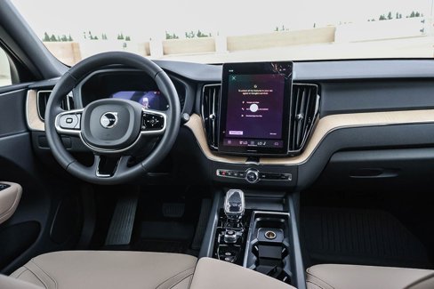 New 2026 Volvo XC60 B5 Plus w/ Protection Package Premier image 19