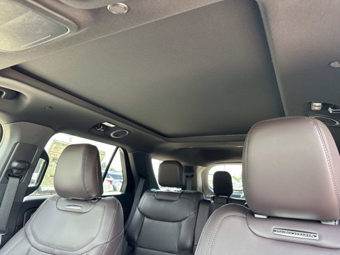 New 2025 Ford Explorer Platinum image 9
