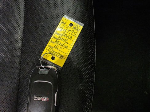 Used 2023 GMC Acadia SLT image 41