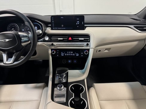 Used 2025 Genesis G70 2.5T image 18
