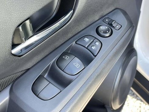Used 2024 Nissan Kicks SV image 16