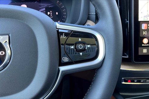 New 2026 Volvo XC60 B5 Ultra w/ Climate Package image 18