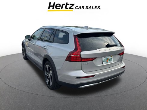 Used 2025 Volvo V60 B5 Cross Country Plus image 4