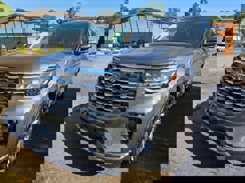 New 2025 Ford Explorer Active w/ Active Comfort Package image 3