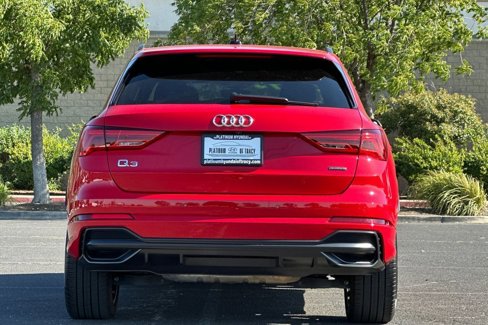 Used 2022 Audi Q3 2.0T Premium w/ Black Optic Sport Package image 5