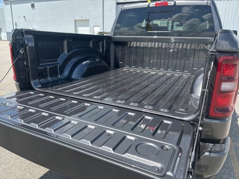 New 2026 RAM 1500 4x4 Crew Cab image 13