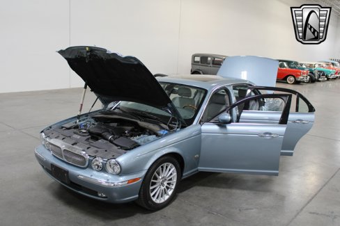 Used 2006 Jaguar XJ8 image 7