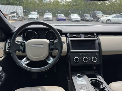 Used 2019 Land Rover Discovery SE image 23
