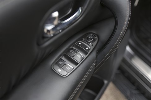 Used 2021 Nissan Armada Platinum w/ Captain's Chairs Package image 27