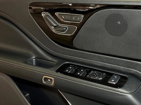 Certified 2025 Lincoln Aviator AWD image 30