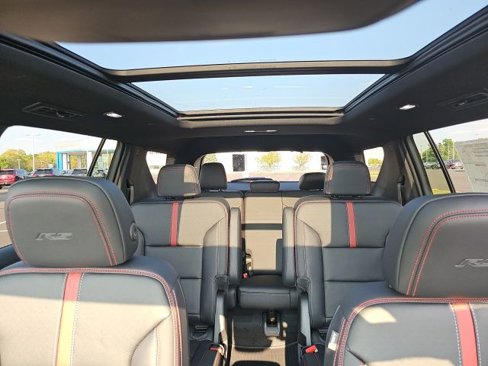 New 2026 Chevrolet Traverse RS w/ LPO, Floor Liner Package image 31