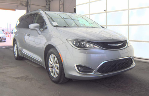 Used 2018 Chrysler Pacifica Touring-L image 3