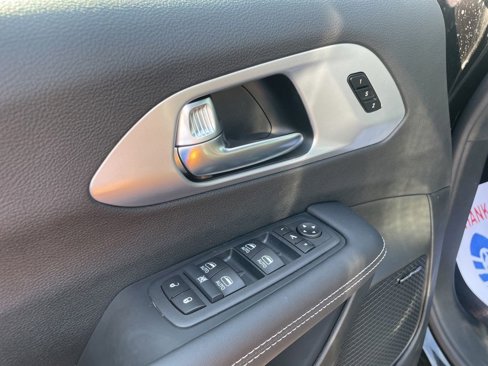 New 2026 Chrysler Pacifica Limited w/ Uconnect Theater Family Group image 16