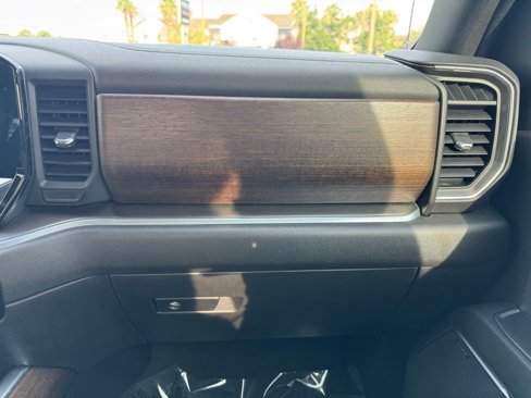 Used 2023 Chevrolet Silverado 1500 High Country w/ Technology Package image 29
