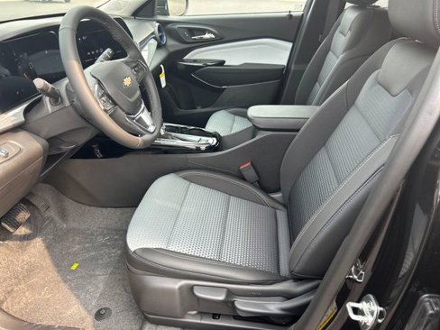 New 2025 Chevrolet Trax LT w/ Driver Confidence Package image 9