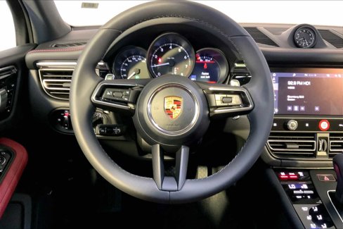 New 2026 Porsche Macan image 15