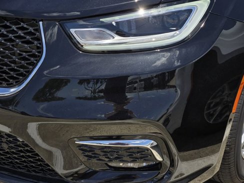 New 2025 Chrysler Pacifica Select image 6