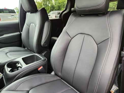 New 2026 Chrysler Voyager LX image 21