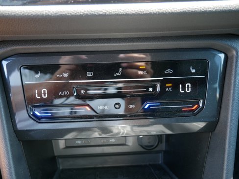 Certified 2024 Volkswagen Tiguan SE R-Line image 32