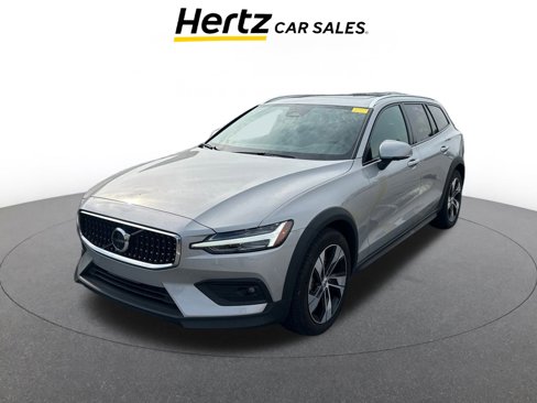 Used 2025 Volvo V60 B5 Cross Country Plus image 3