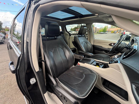 Used 2022 Chrysler Pacifica Limited image 15