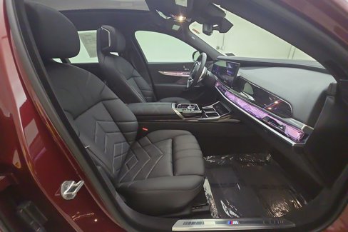 Certified 2023 BMW 740i image 31