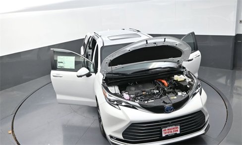 New 2025 Toyota Sienna Platinum image 34