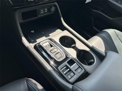 Used 2025 Honda Pilot Touring image 29