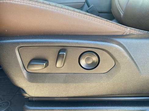 Used 2022 Chevrolet Suburban High Country image 16