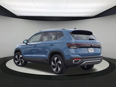 New 2025 Volkswagen Taos SE image 5